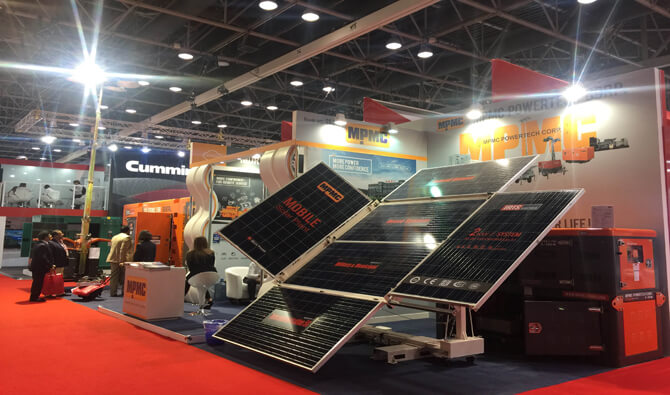 首帆动力新款的手摇式移动照明车正在迪拜展大放异彩