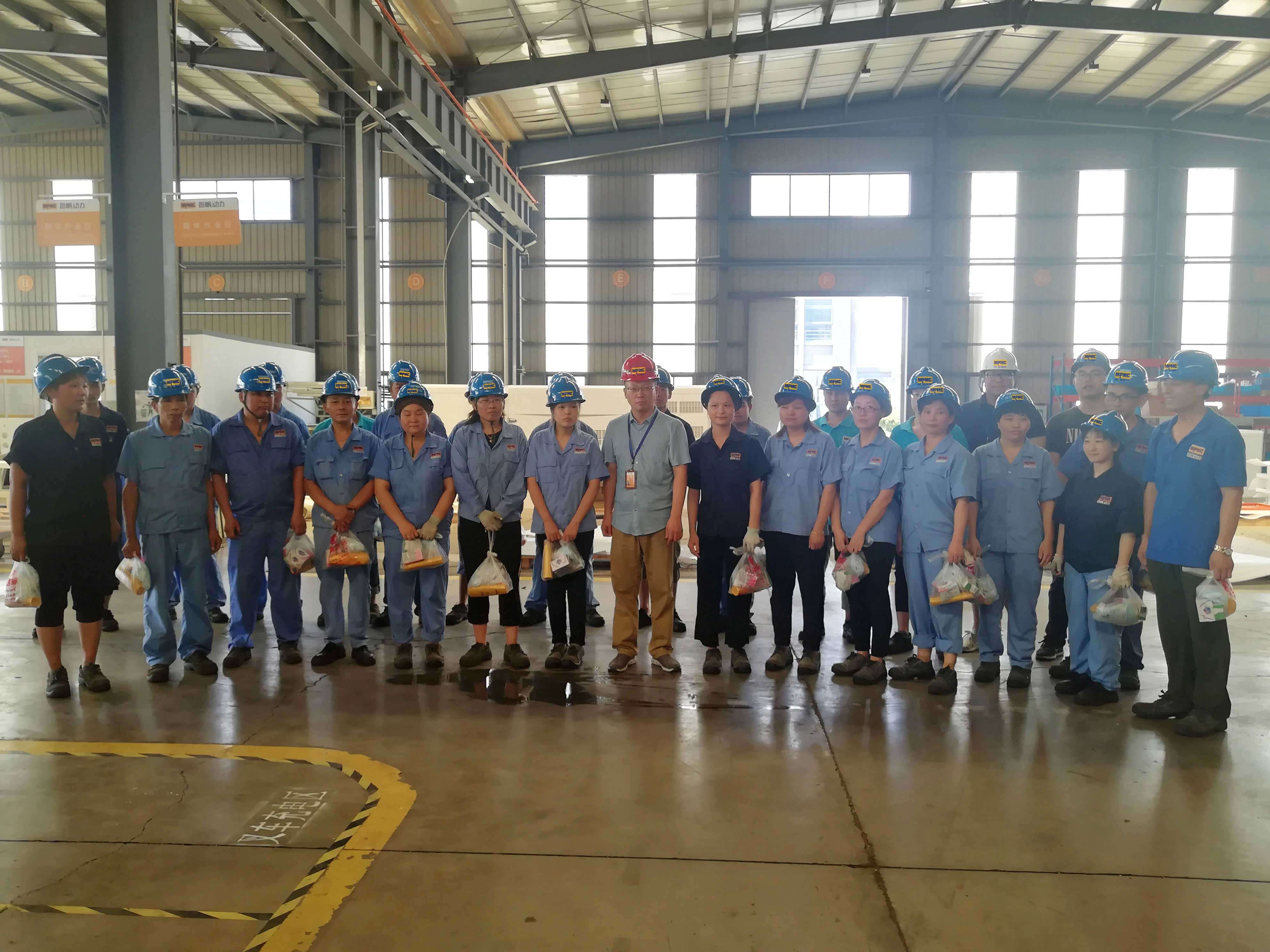 首帆动力董事长给生产一线员工“送清凉”