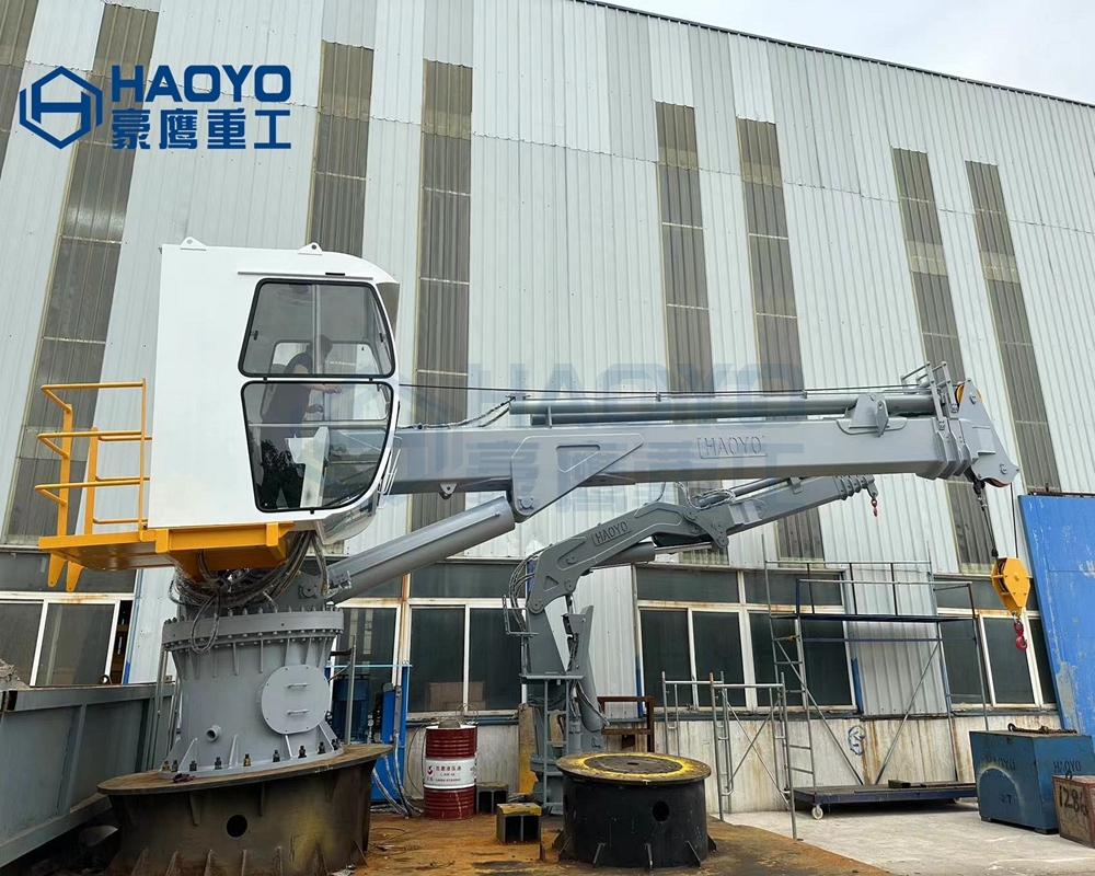 4T18M TELESCOPIC BOOM CRANE