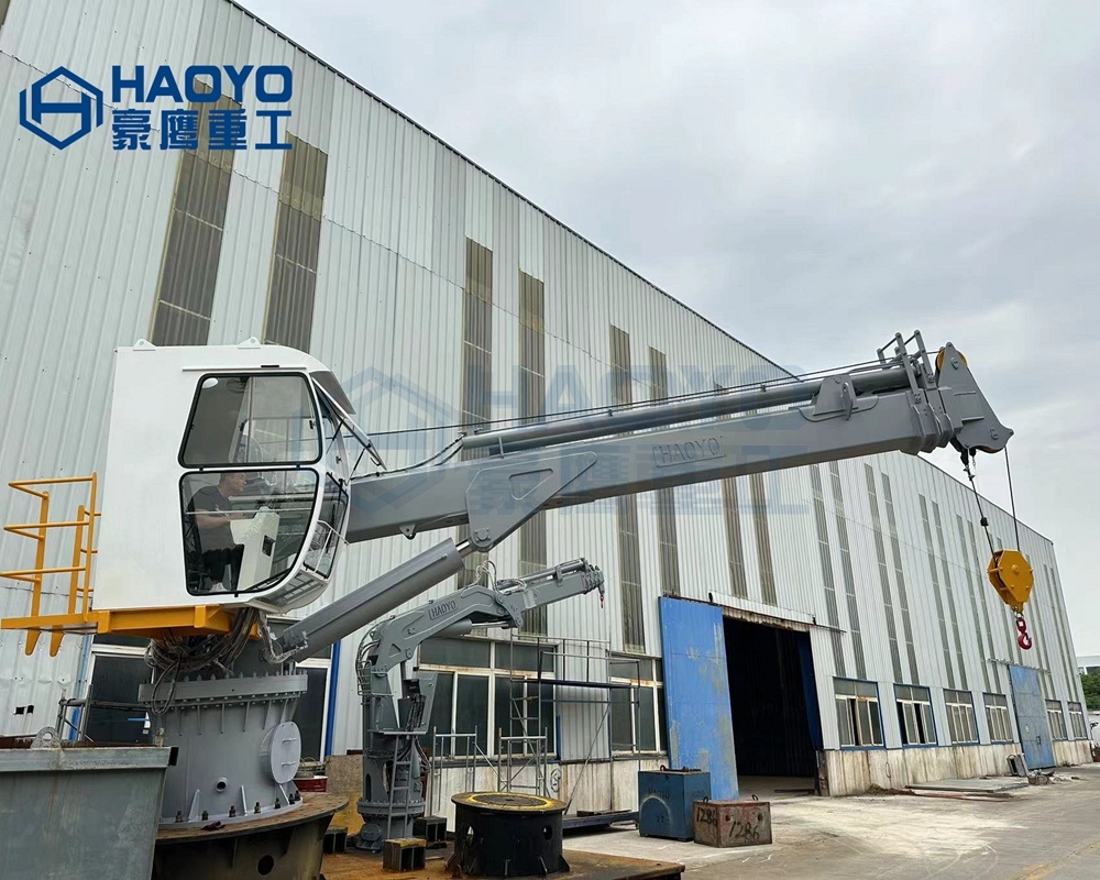 4T18M TELESCOPIC BOOM CRANE