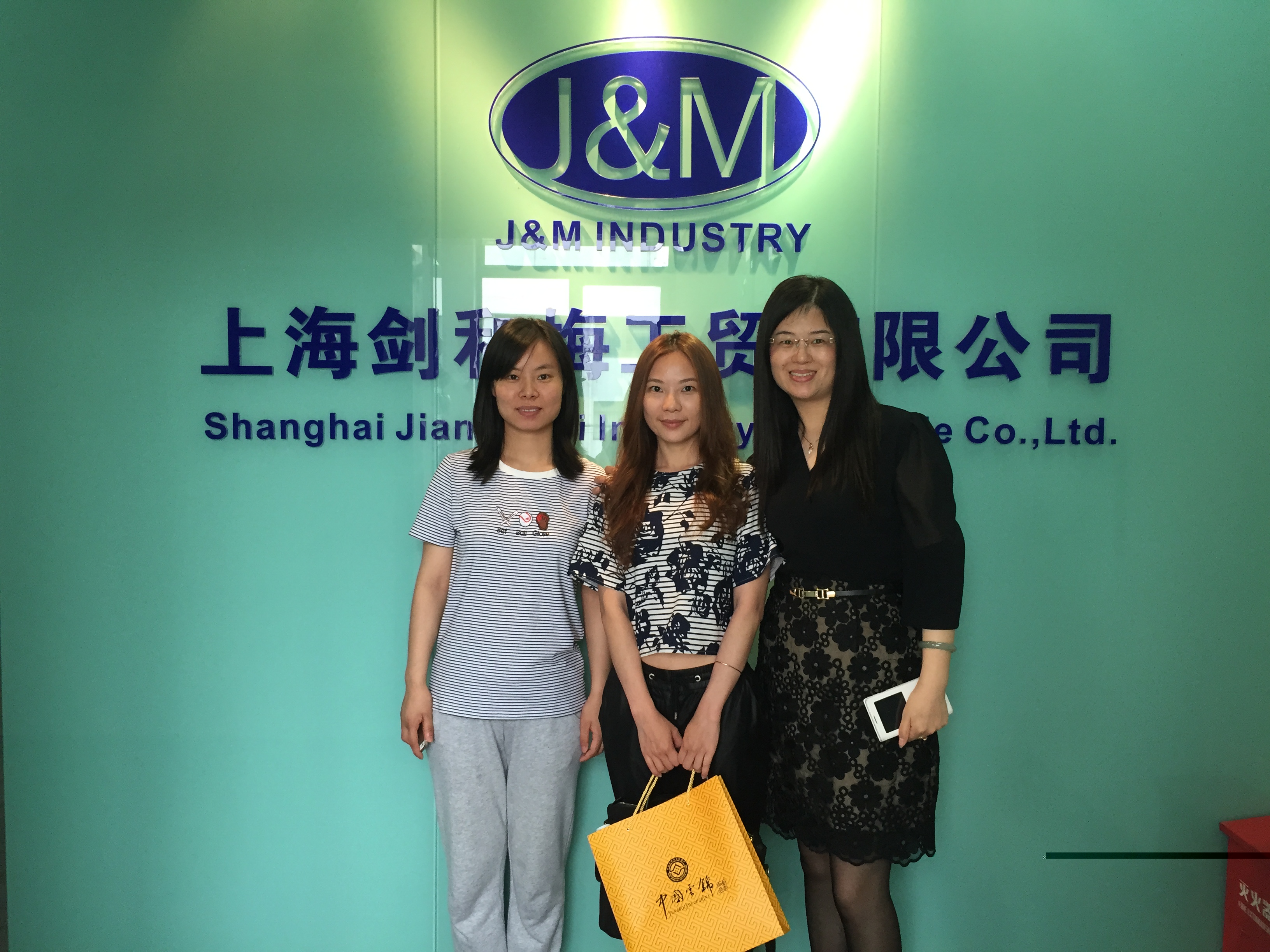 Clientes de Taiwan llegaron a nuestra fábrica para las inspecciones de productos en el día 7 de Junio,2016