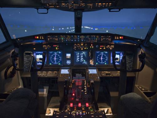 B737 Cockpit