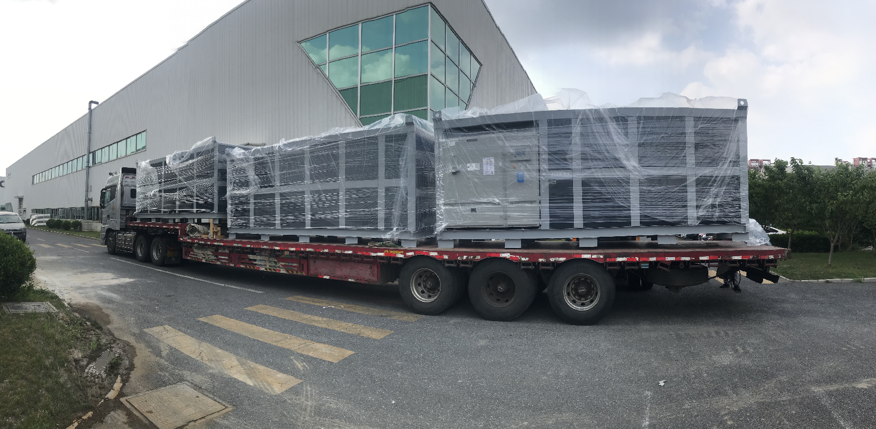 Water screw cooled chiller delivery