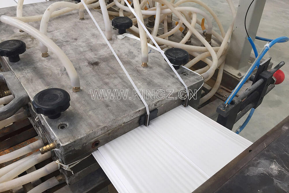 PVC扣板挤出生产线