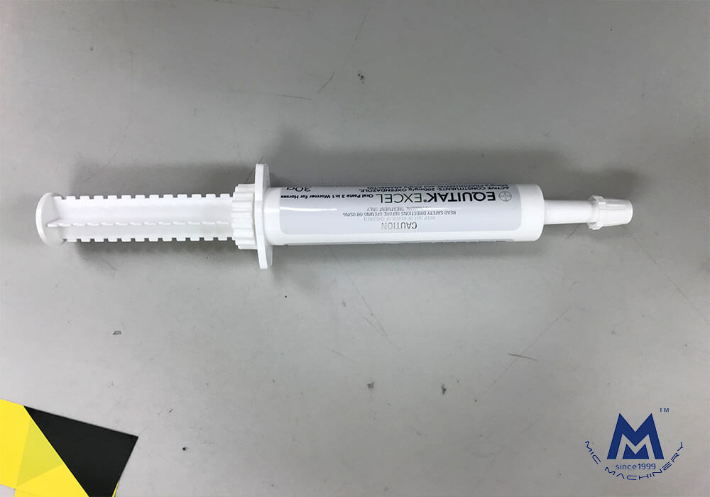 Plastic syringe packaging