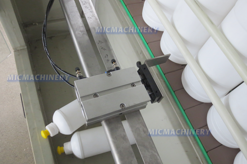 MIC-ZF8 Liquid Soap Bottle Filling Machine (2000-5000Bottles/h)