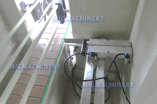 Preservative anti-corrosive liquid filling machine (MIC-ZF12 Bleach anti-corrosive filling machine)