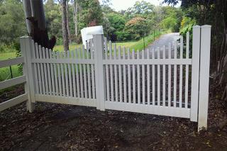 Factory Sale Free Standing Expandable Portable Pvc Picket Fence