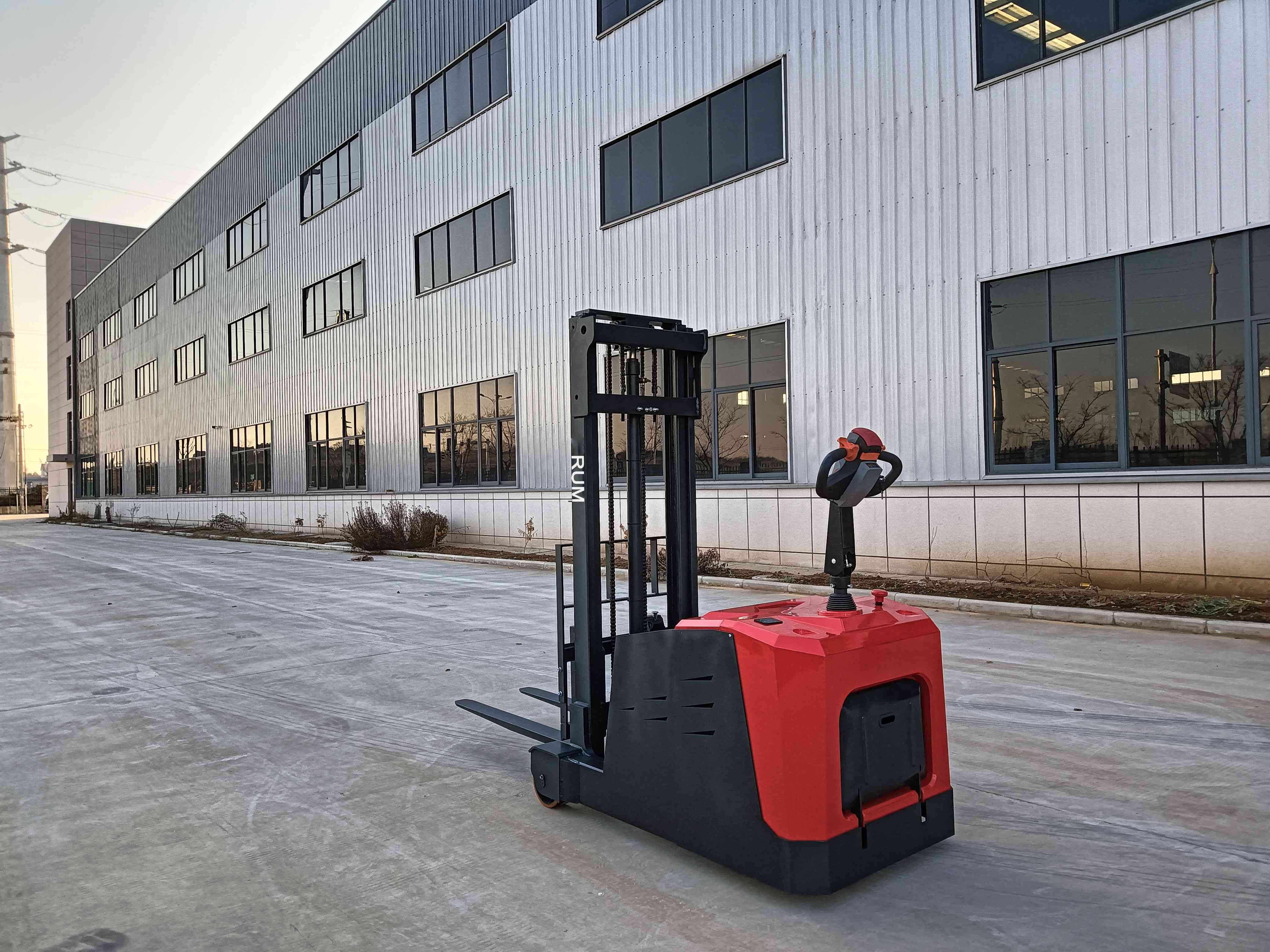 Electric counterbalance stacker 1.0 ton to 1.5 ton
