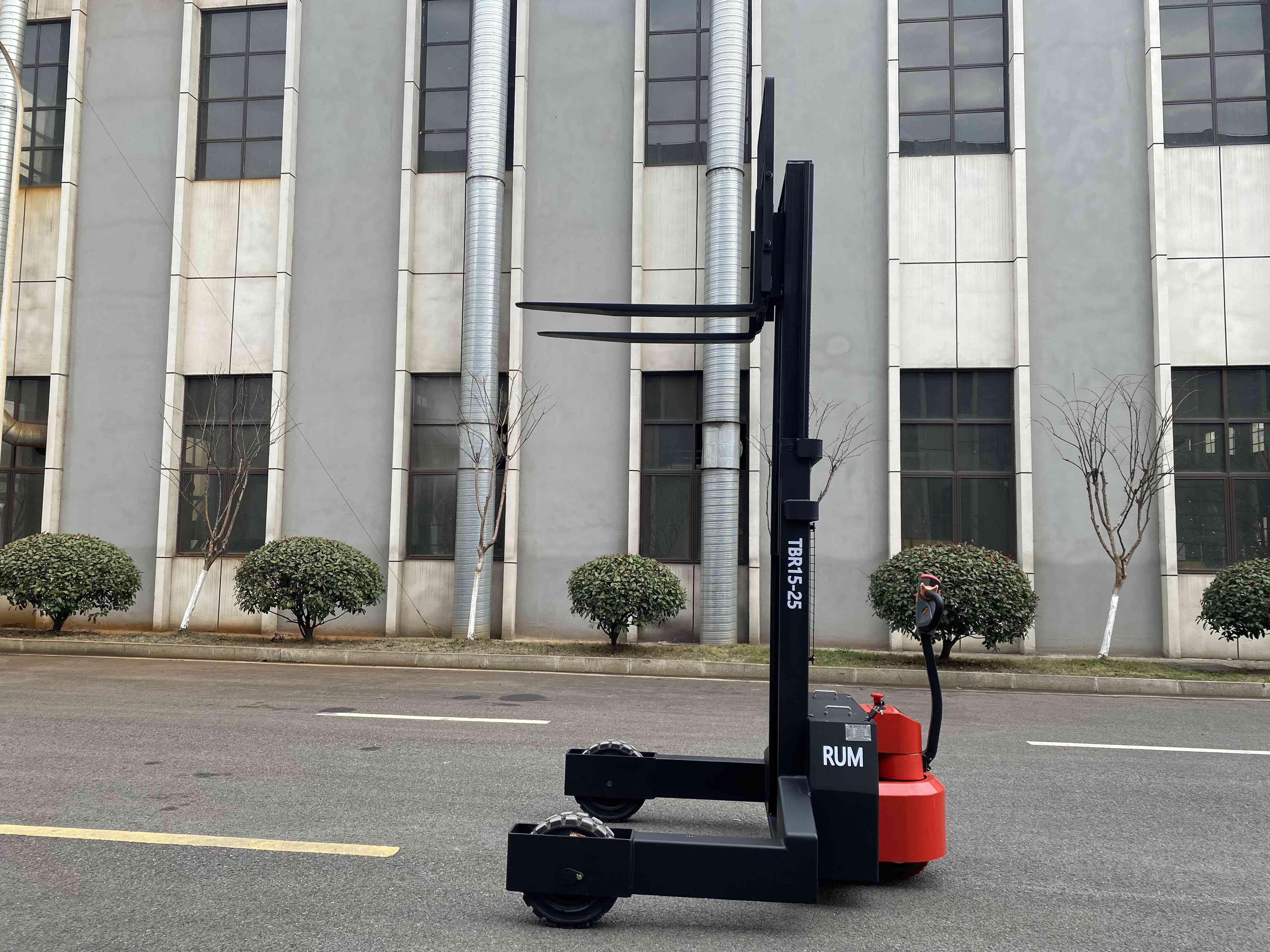 Electric rough terrain stacker
