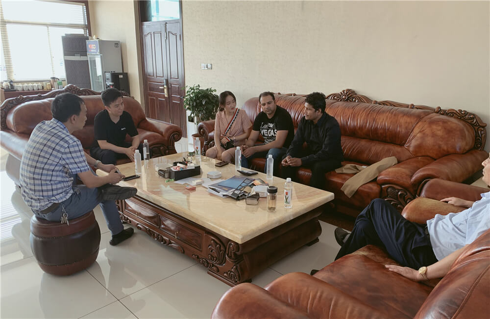 Indian Customers Come to The Factory to Visit and Negotiate