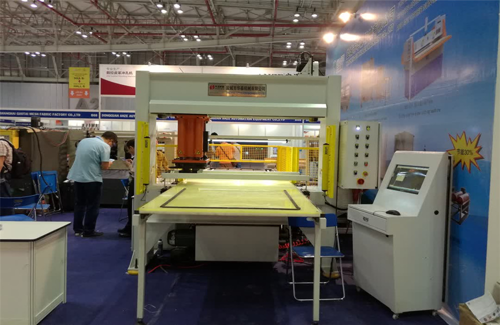 HSYT Automatic Movable Head Die Cutting Machine
