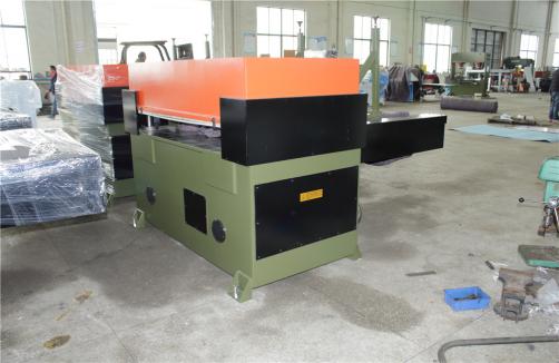 HSC/H Automatic Sliding Paltform Precise Four-Column Cutting Machine