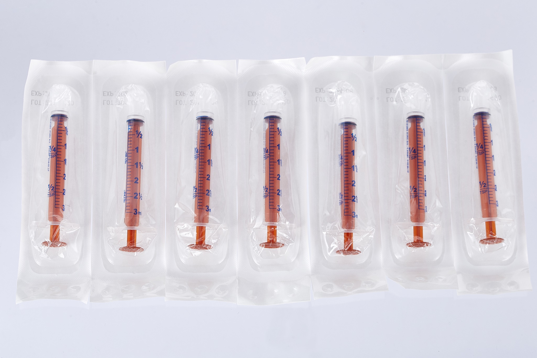 Light proof oral syringe