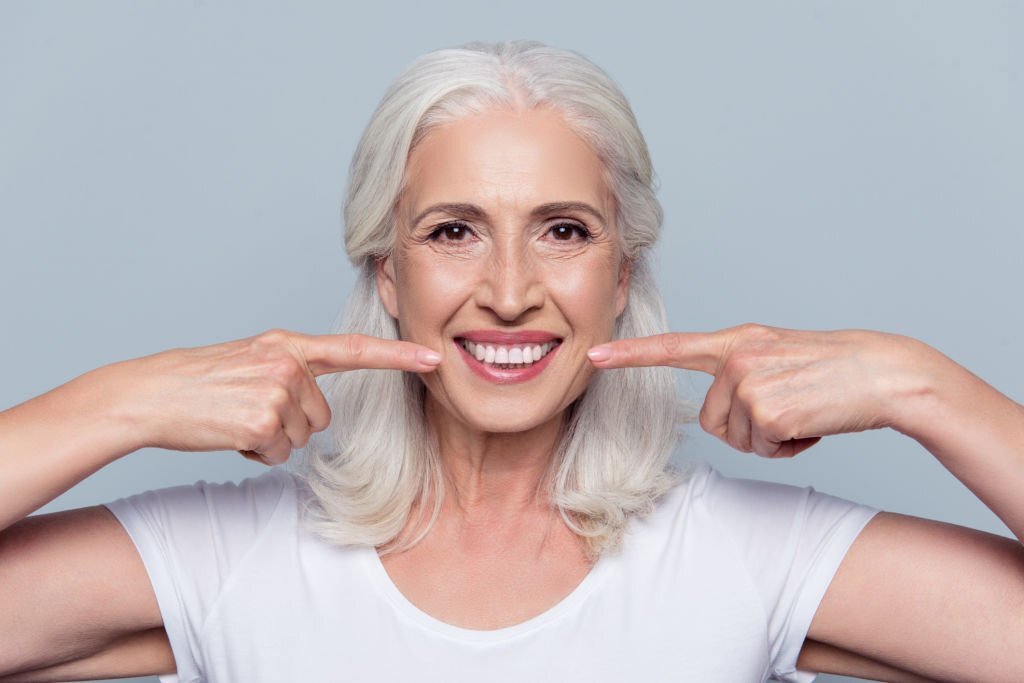 The Pros and Cons of Using Mouth Swabs For Elderly Oral Care