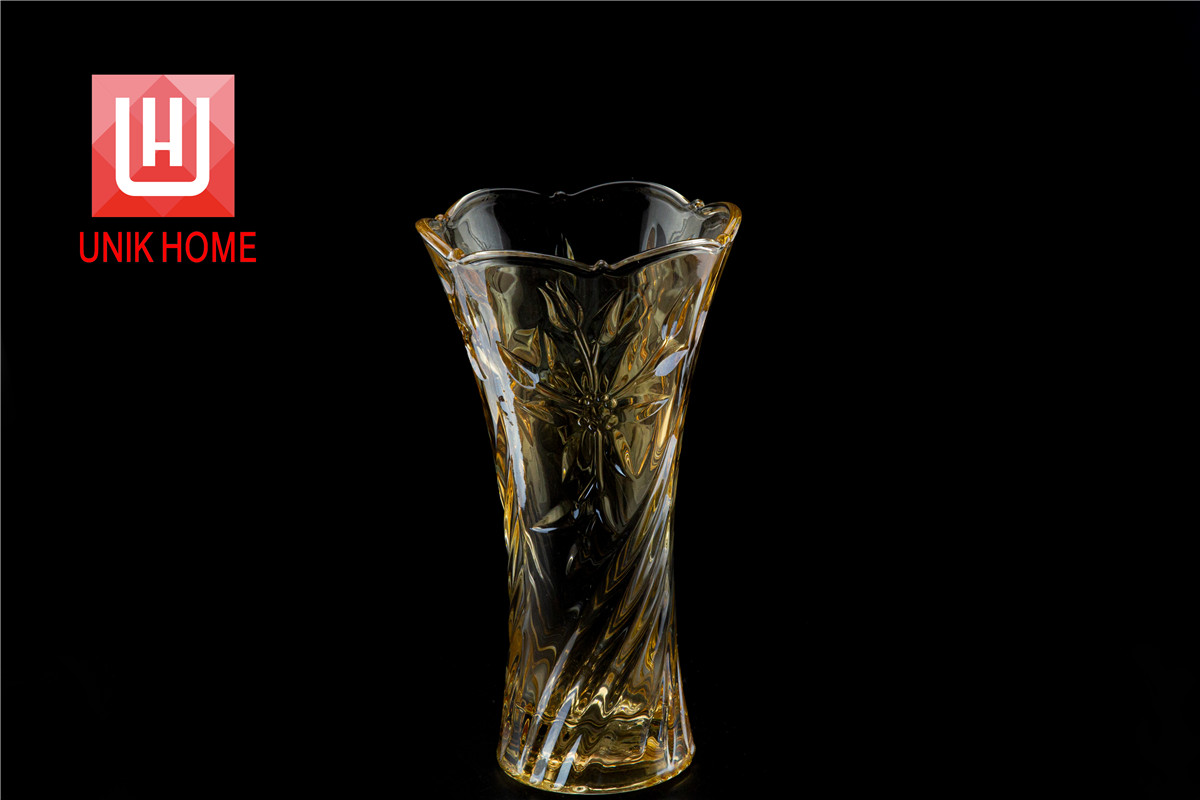 How To Choose A Glass Vase？