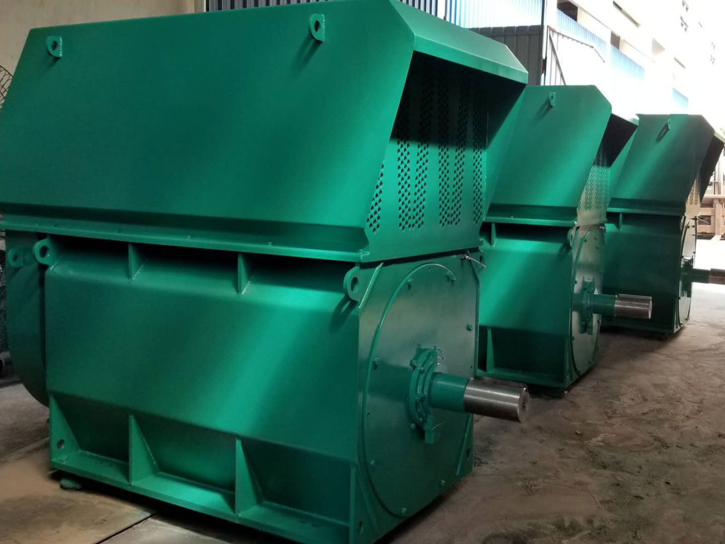 series of 800KW 1000KW HV motors which are used in outdoor , it is exported to vietnam pump plant .