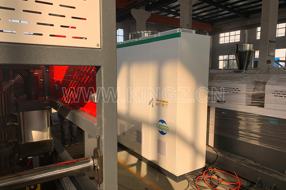 Synthetic-roof-tile-machine