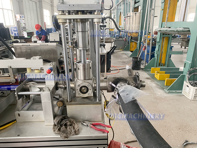 display of fully automatic silicone filling machine