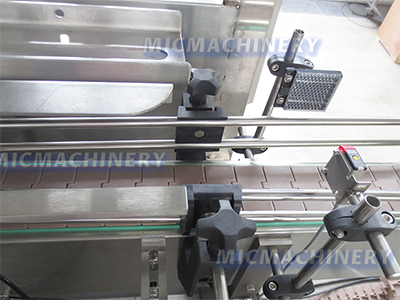 Product conveyor belt Product conveyor belt