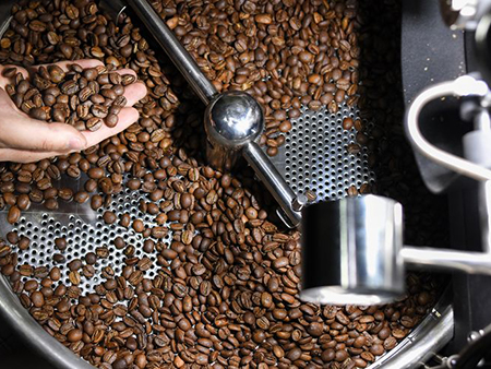 Grinding coffee Grinding coffee