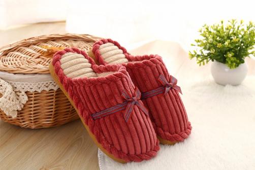Latest Amazon hot sale resilient memory foam warm plush winter home slippers