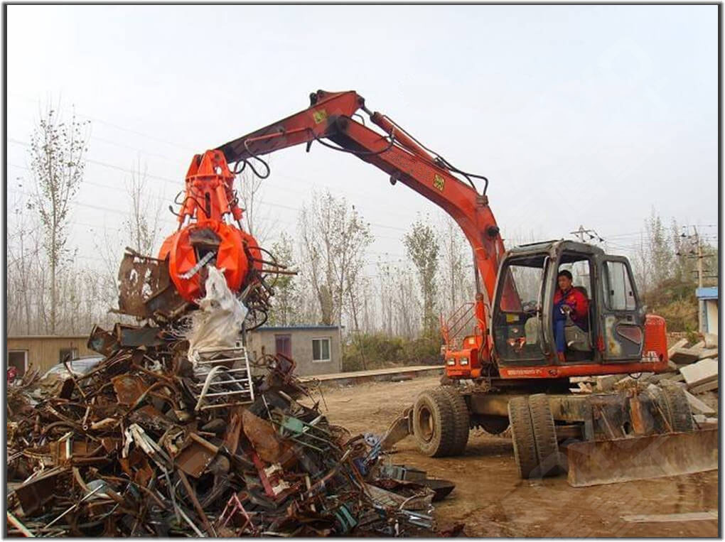 WHEEL- TYPE MATERIAL HANDLER CRANE