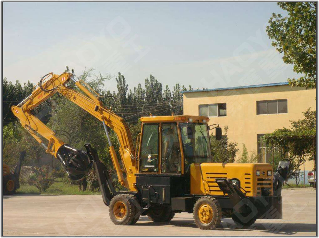 WHEEL- TYPE MATERIAL HANDLER CRANE