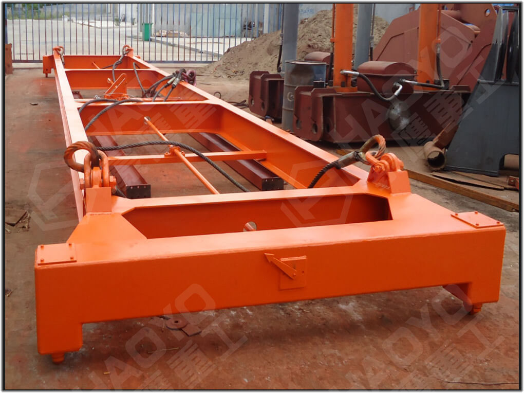 SEMI-AUTOMATIC CONTAINER SPREADER