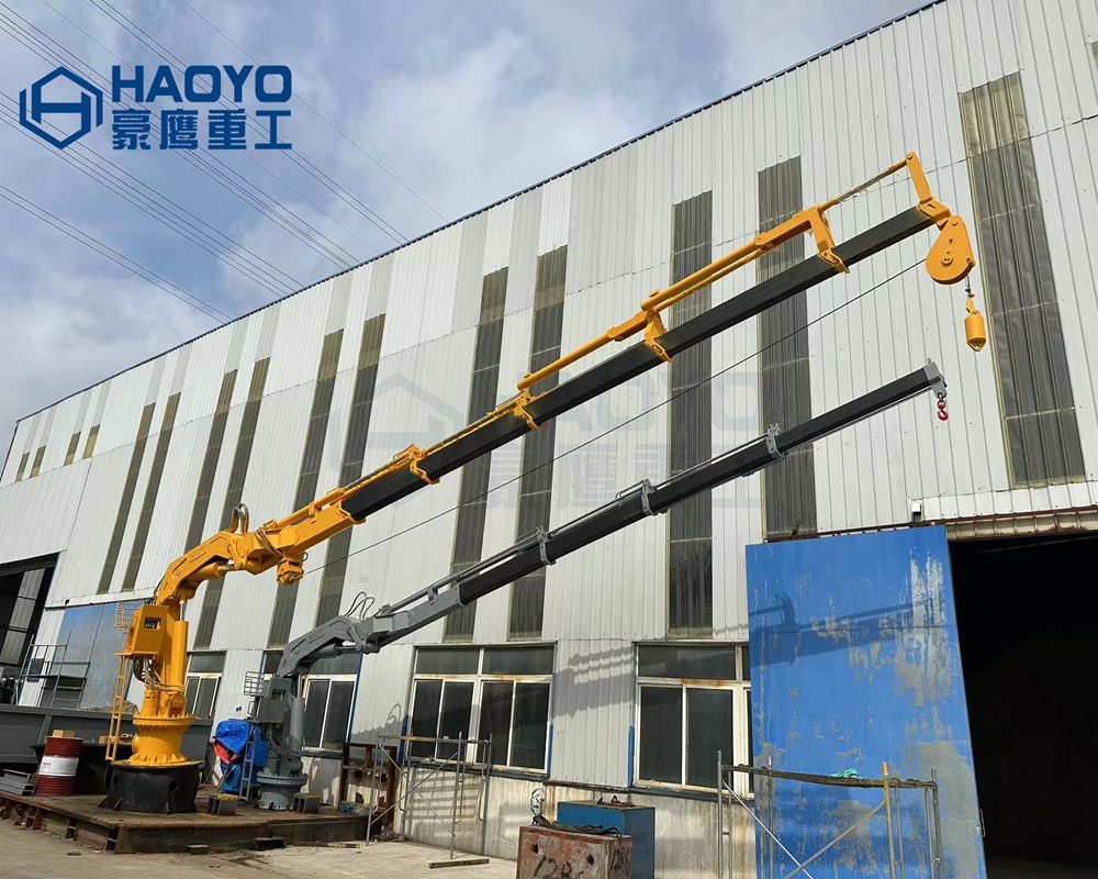 1.2T 14M FOLDABLE KNUCKLE MARINE CRANE