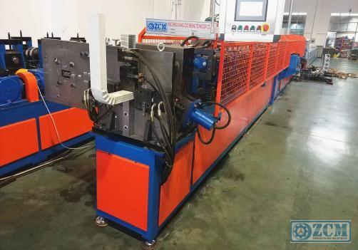 Downpipe / downspout roll forming machine