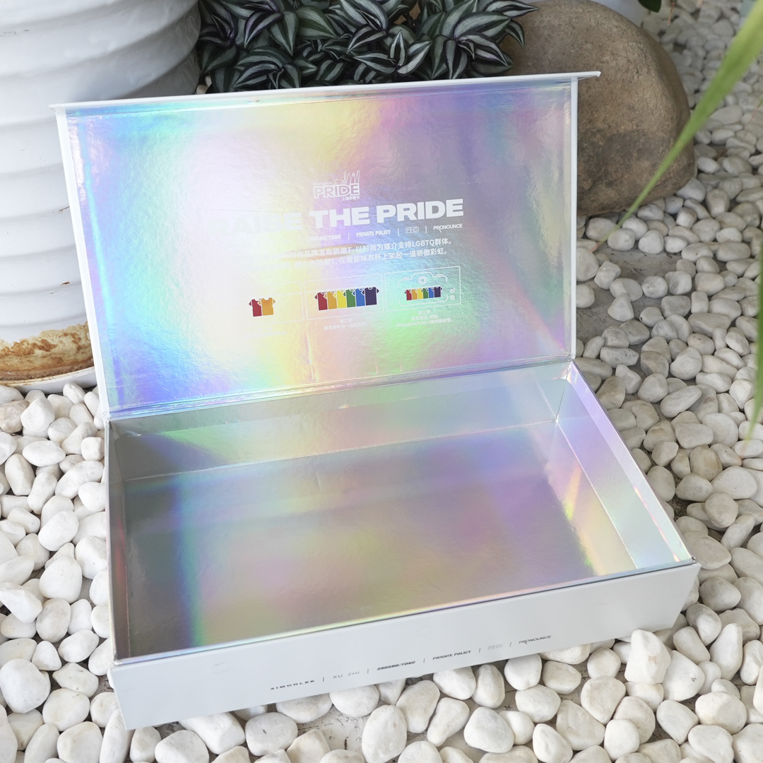 Luxury Glossy Holographic Magnetic PR Packaging Cardboard Gift Box