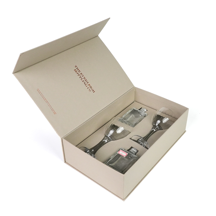 Magnetic closure wine box