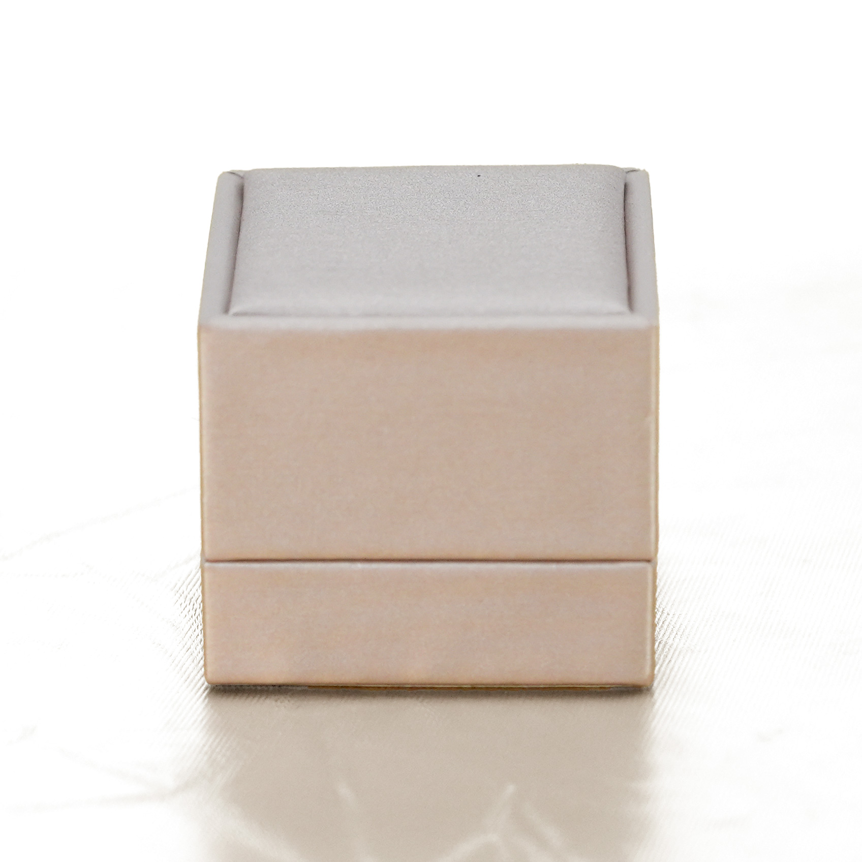Necklace paper box