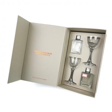 Magnetic closure wine box