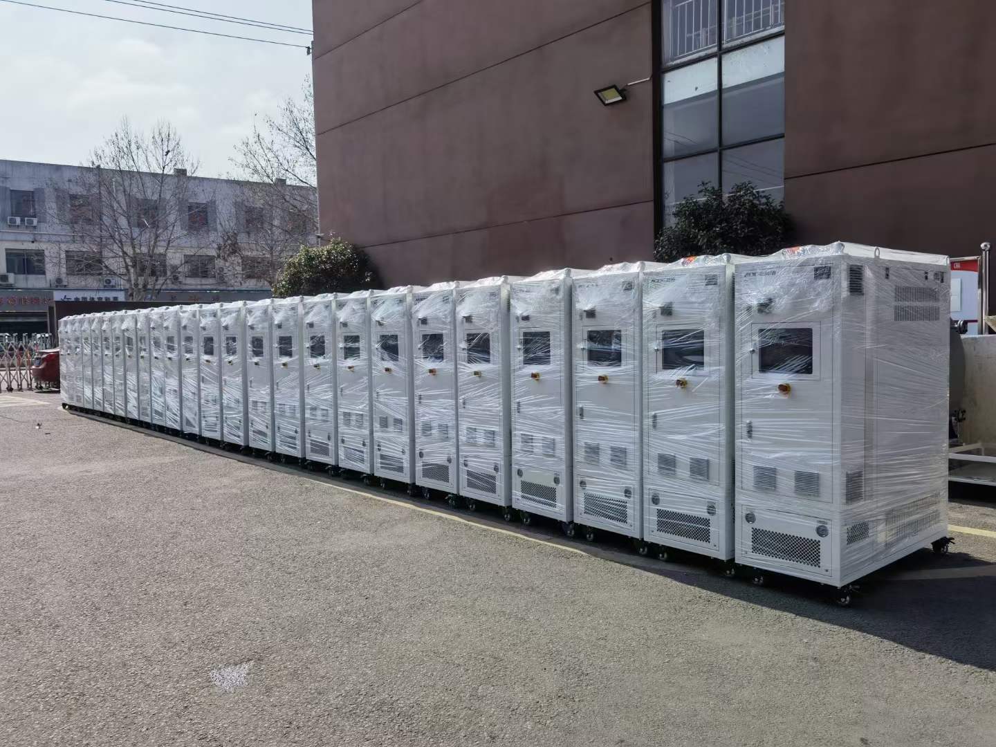 New energy industry temperature control equipment batch shipment