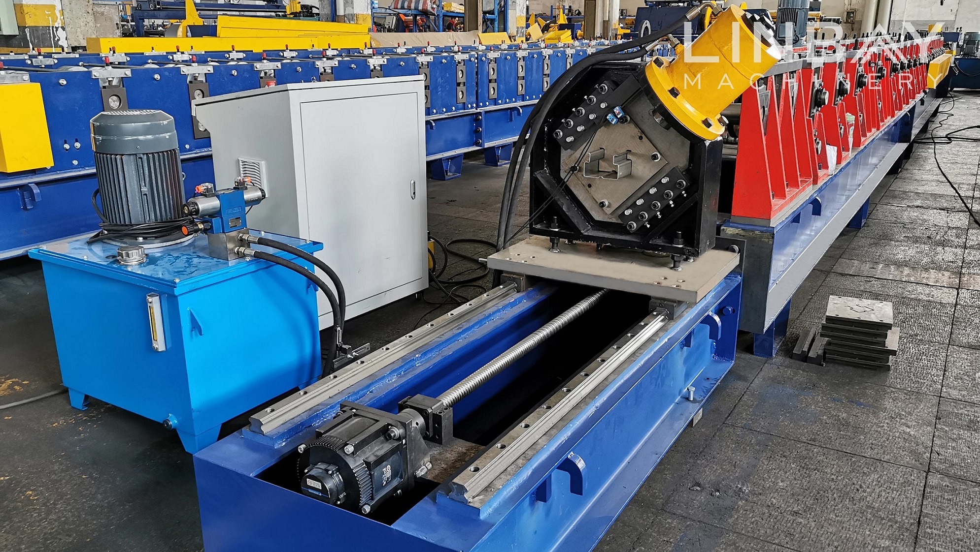 Conformadora para columnas de  de almacén