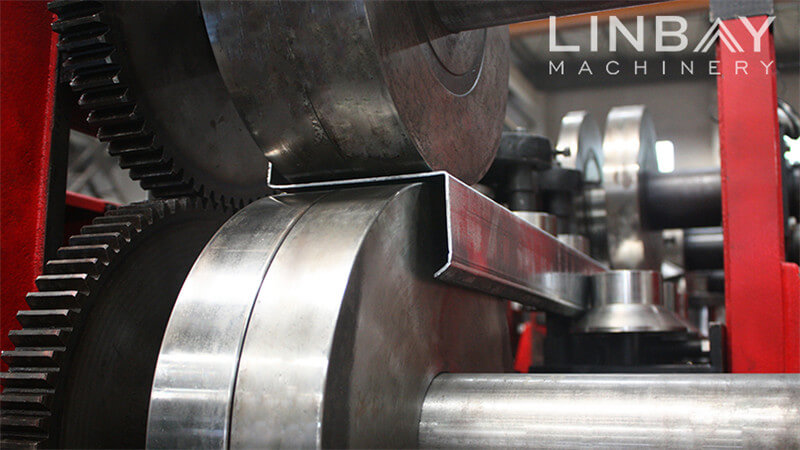 Perfiladora de correa tipo Z