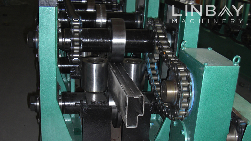 Perfiladora para Vigas Escalonadas Racks Industriales