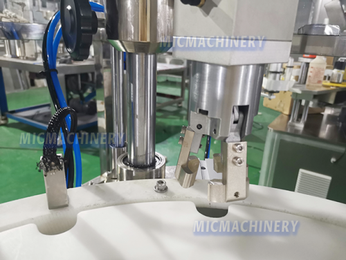 MIC Small Scale Bottle Filling Machine (Speed 30-40 Bottles/m)
