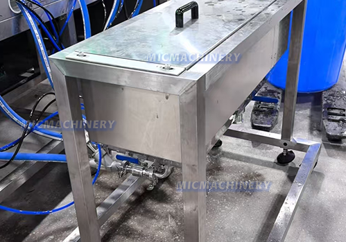 MIC Tracking Type Lubricant Oil Filling Machine (Lube Oil, Machine Oil, 3000-3600Bottles/h)