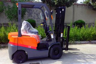 FORKLIFT TRUCK FD15