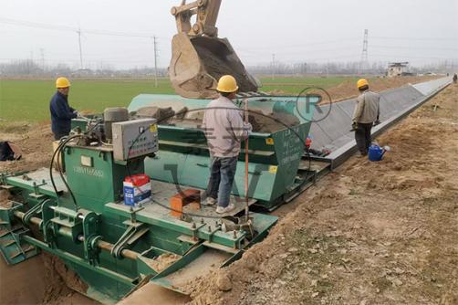 Trapezoid shape Channel lining machine