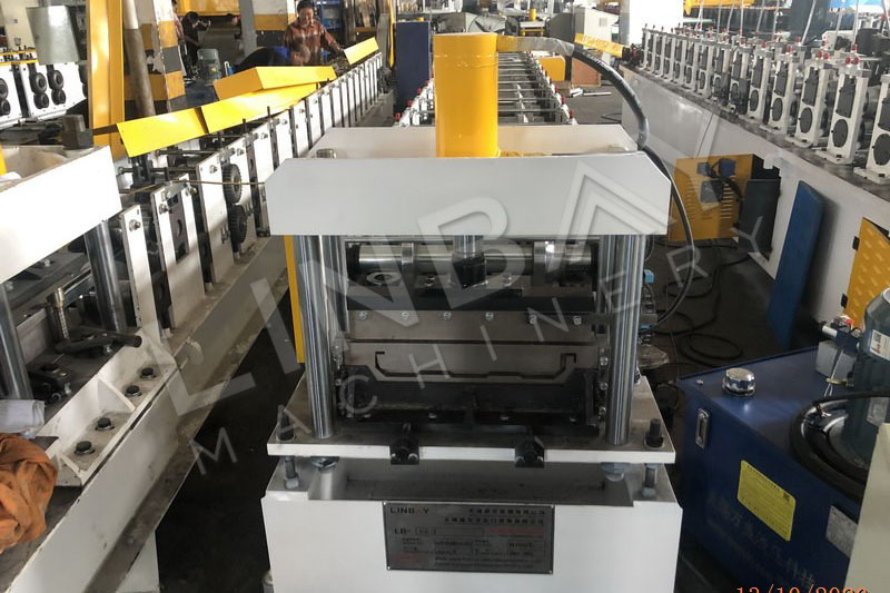 LINBAY-Exportación de Máquina Perfiladora KR18 a Irak