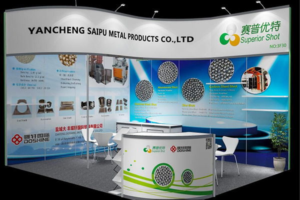 Introduce the principle of shot blasting to customers at the exhibition