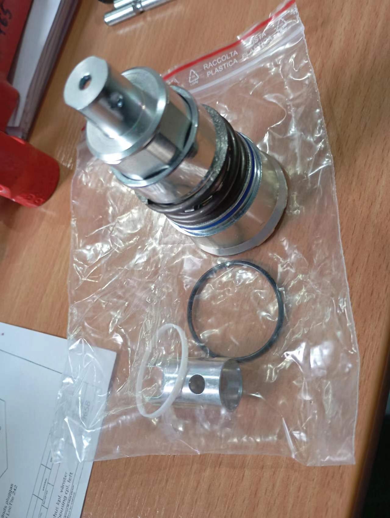 HM4308111 Hydraulic Breakaway Cartridge Female Coupling
