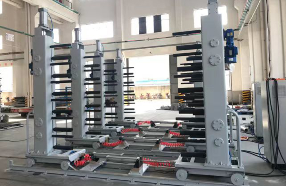 Auto loading and unloading mechanism