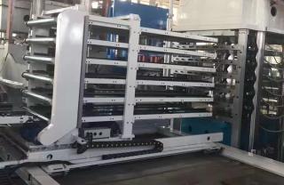 Auto loading and unloading mechanism