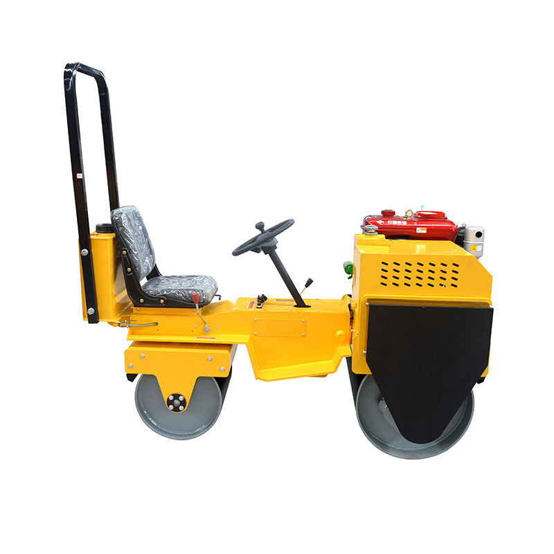 Small Ride On Road Roller (Water cooled diesel engine)