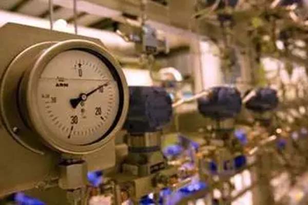 Selection and installation of pressure gauge and accessories
